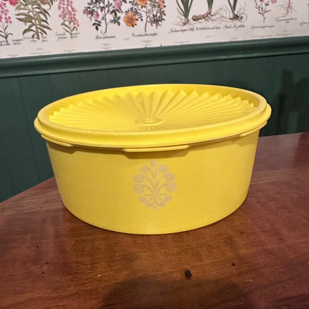 Vintage Tupperware Servalier Canister w/Lid